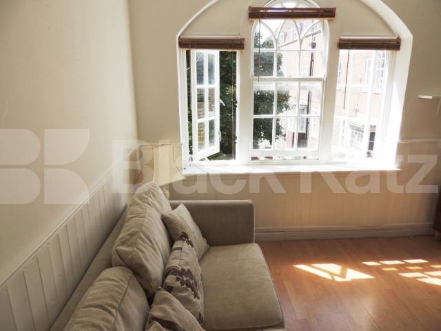 			NEW INSTRUCTION , 2 Bedroom, 1 bath, 1 reception Apartment			 Albion Avenue, Clapham North/Stockwell